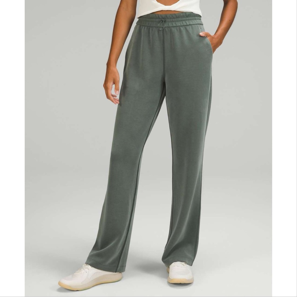 Lululemon Softstreme High-Rise Pant in Smoked Spruce